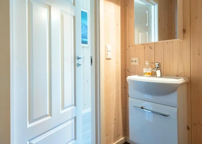 Lofoten Waterfront Luxury Feriehus Ballstad